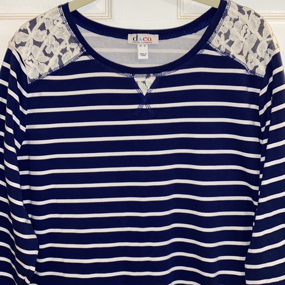 Denim&Co SZ XL Royal blue & white with strips and lace shoulders.